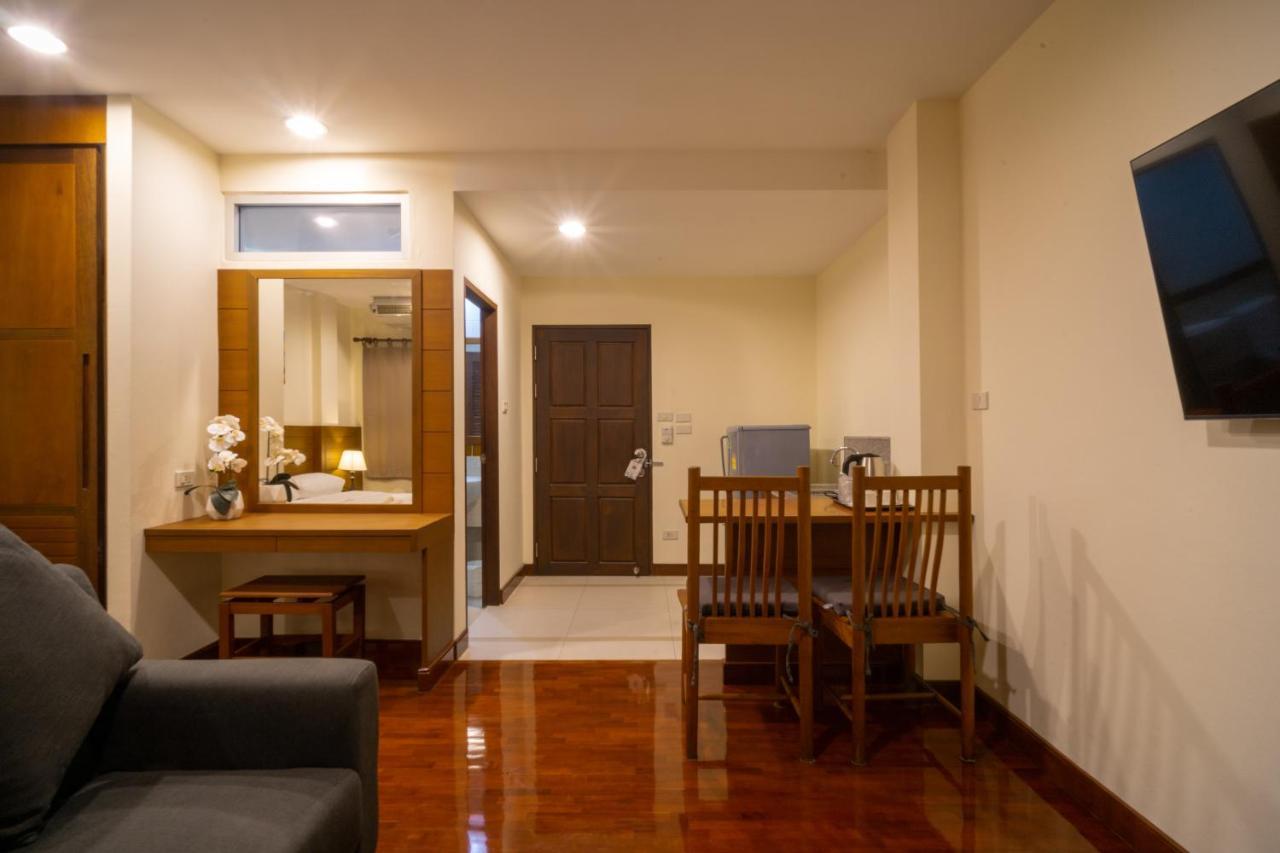 Baan Chuan Chom Pattaya Hotel Bagian luar foto