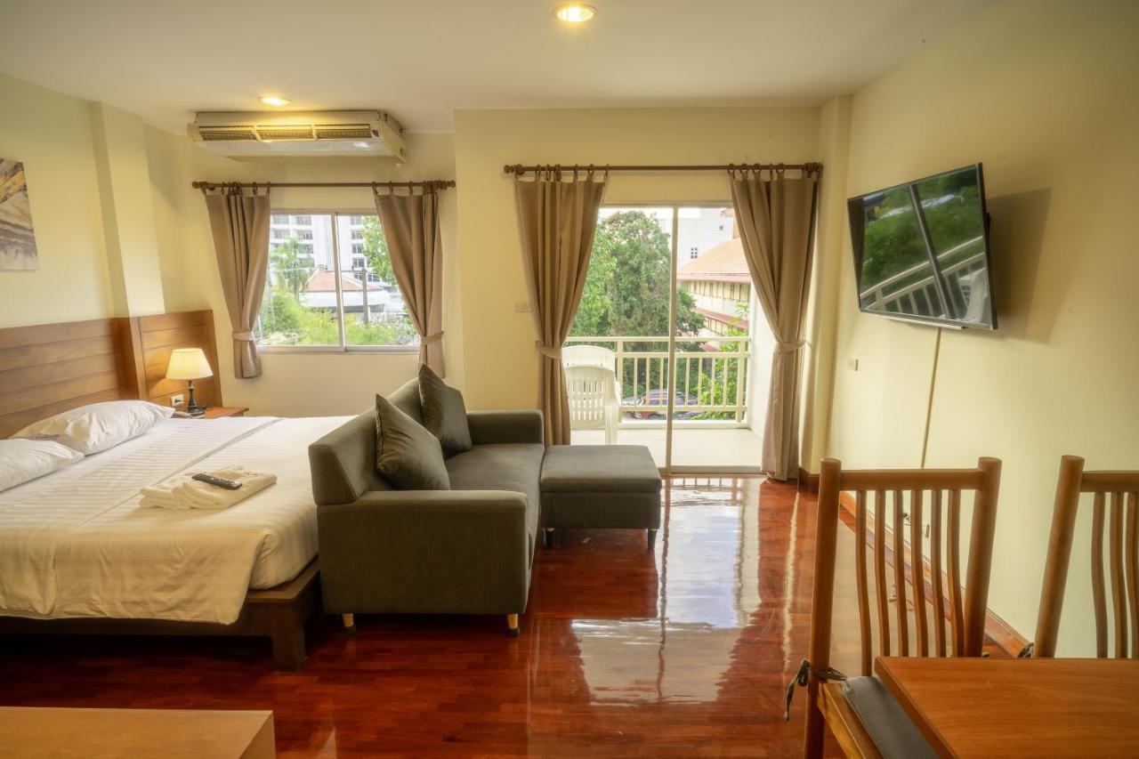 Baan Chuan Chom Pattaya Hotel Bagian luar foto