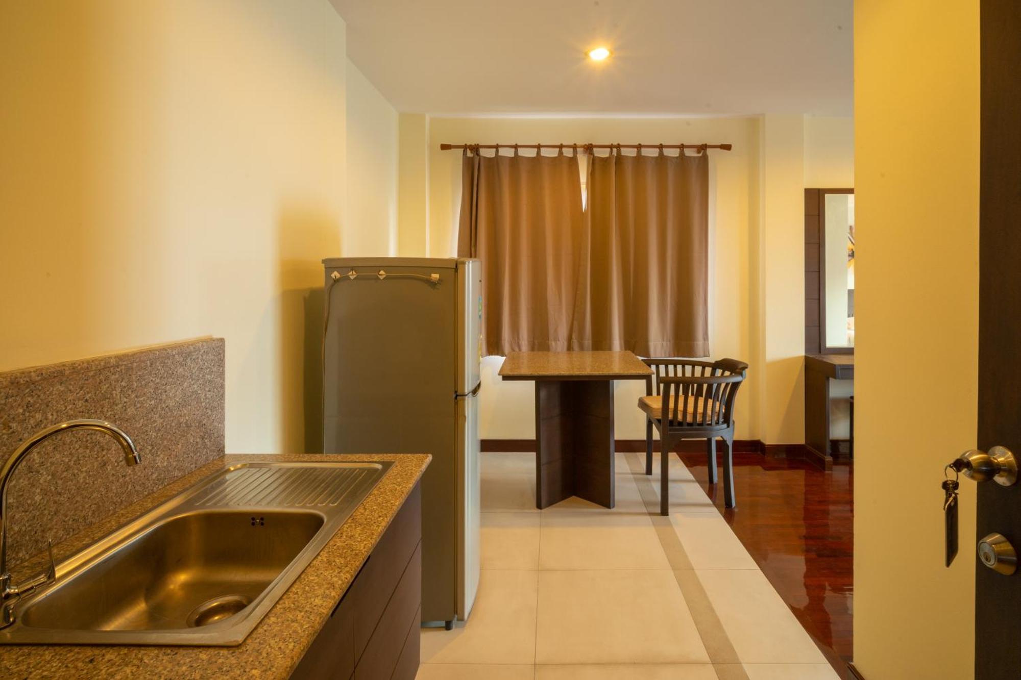 Baan Chuan Chom Pattaya Hotel Bagian luar foto